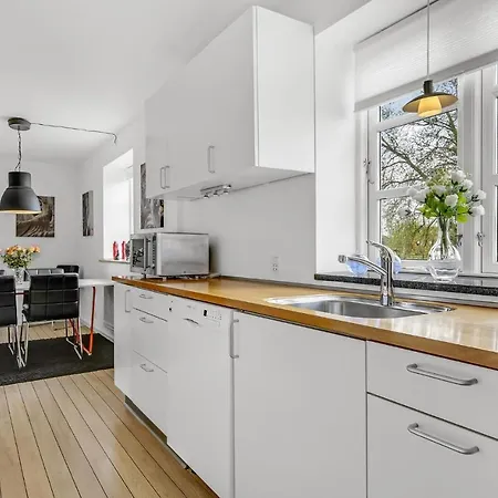 Feriehus Stunning Home In Hornbaek With Wifi *