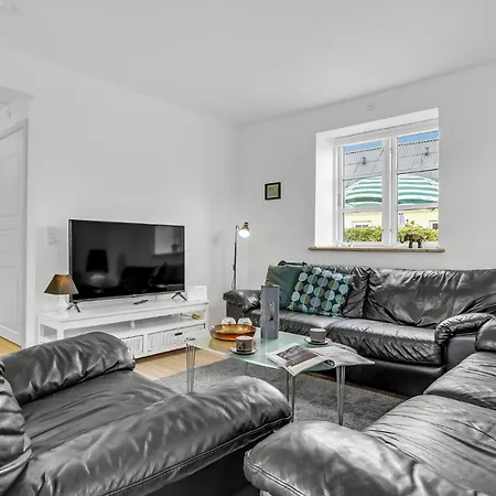 Stunning Home In Hornbaek With Wifi Hornbæk
